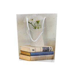 Sacola de presente com estampa de flores