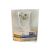 Sacola de presente com estampa de flores